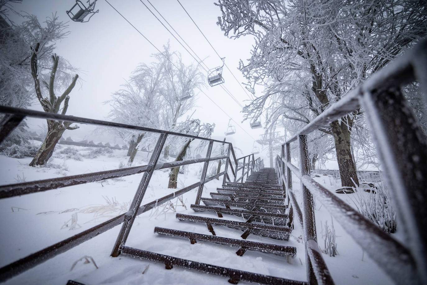 La estación de esquí de Sierra Nevada acumula 15 centímetros de nieve este miércoles