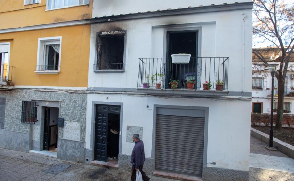 Vivienda en la plaza Nuevo Zaidín,donde se registró el incendio.
