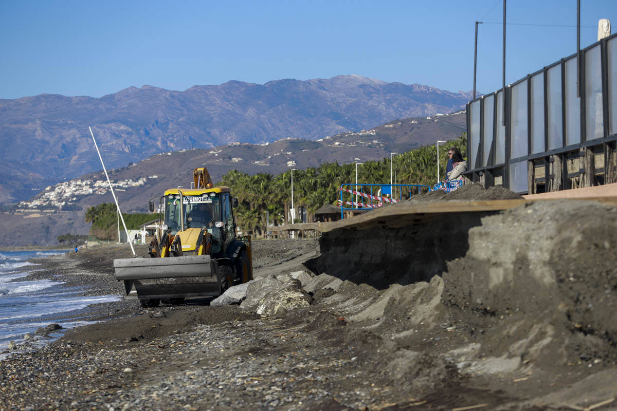 Fotos: Obras en Playa Granada tras los destrozos del temporal