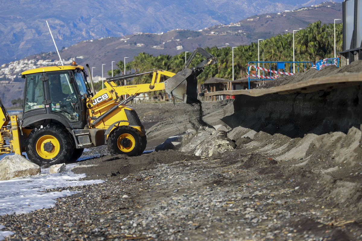 Fotos: Obras en Playa Granada tras los destrozos del temporal