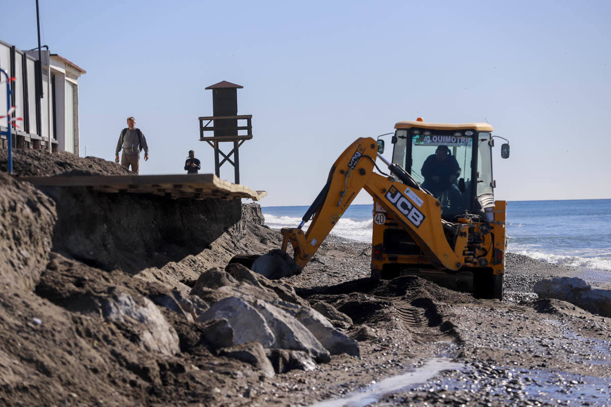 Fotos: Obras en Playa Granada tras los destrozos del temporal