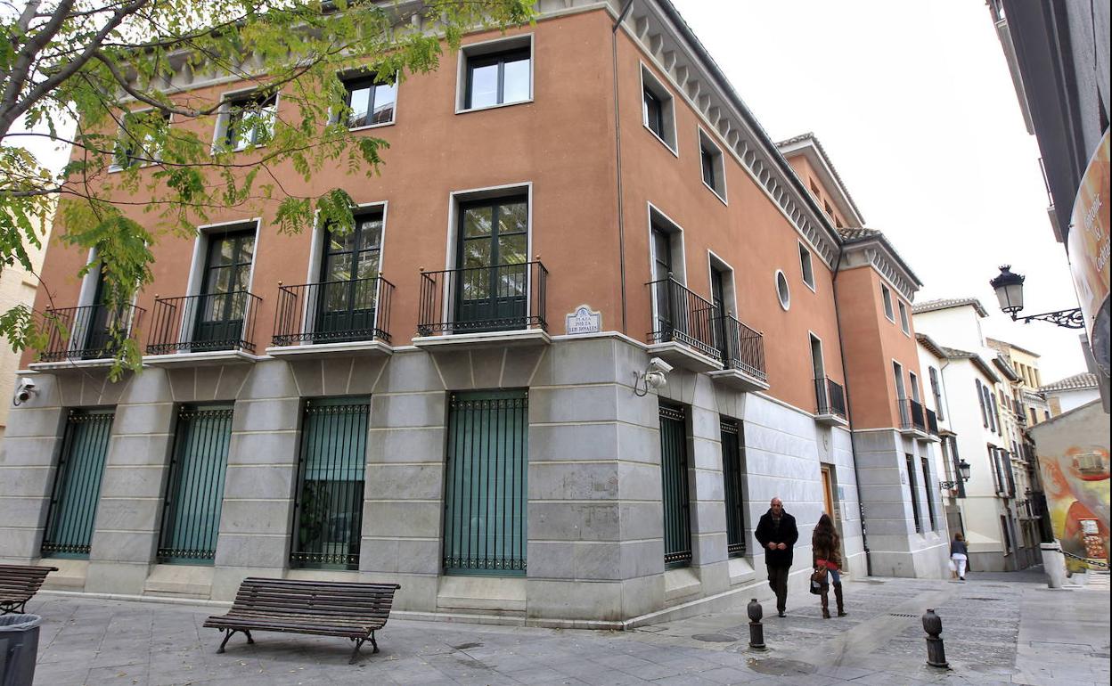 Edificio de la plaza Luis Rosales donde se hallan las secciones civiles de la Audiencia de Granada. 