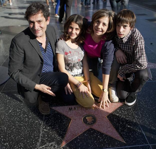 Agustí Villaronga, la actriz Marina Comas, la productora Isona Passola y el actor Francesc Colomer en el Paseo de la Fama de Hollywood en 2012. 'Pa negre' fue elegida para representar a España en los Oscar, aunque no acabó entre las cinco candidatas. 