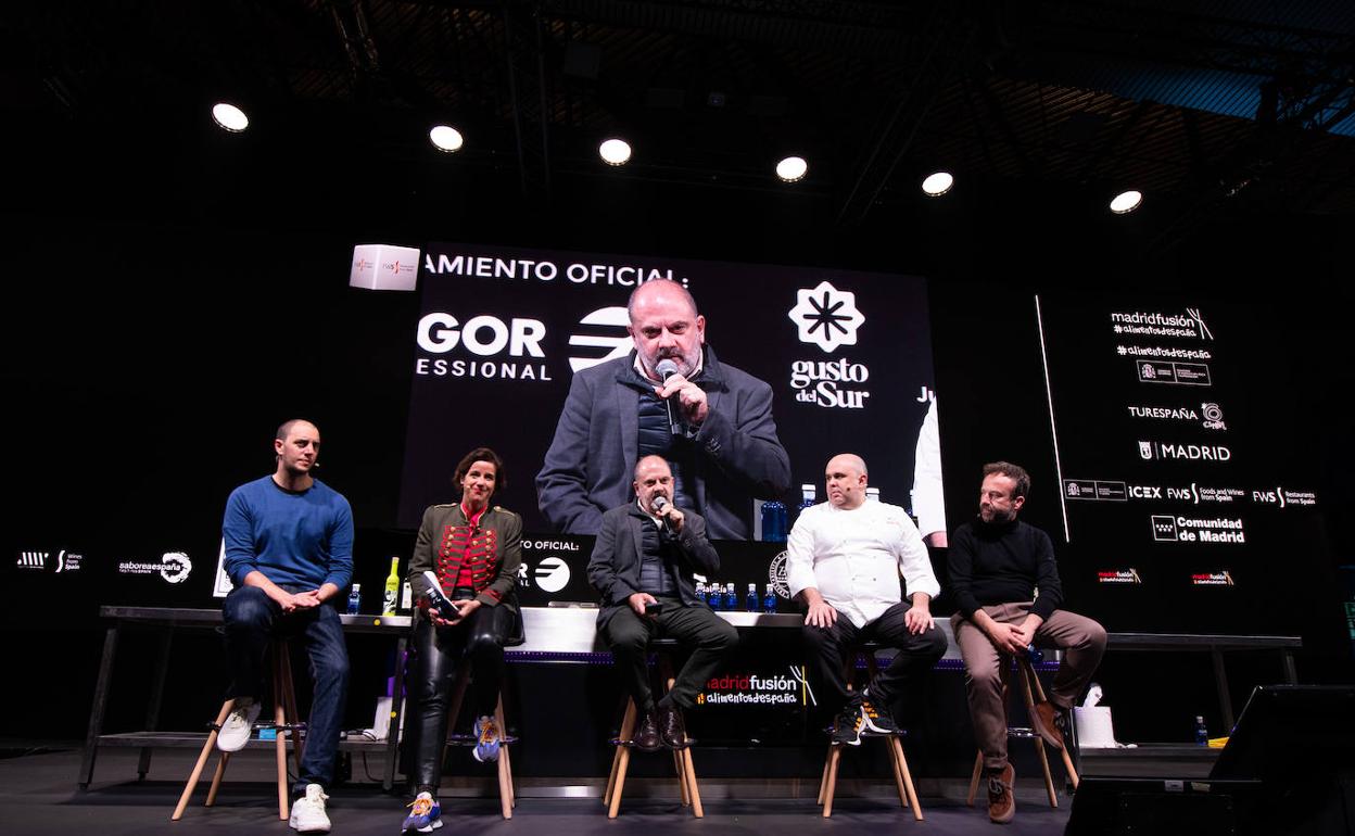 Los participantes en la mesa redonda sobre los restaurantes españoles en el mundo. 