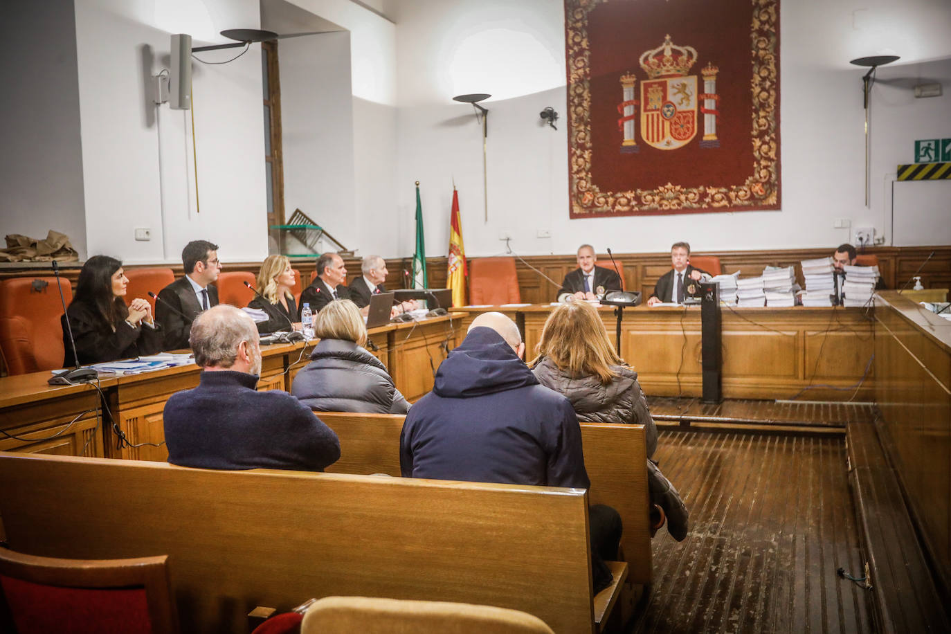 Los cuatro acusados, en el banquillo de la Audiencia, durante la sesión inicial del juicio. 