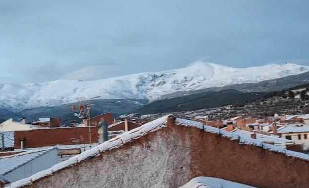 Nieve en los tejados de Jérez del Marquesado, en la comarca de Guadix