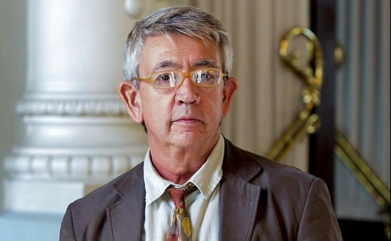 El periodista y escritor granadino Guillermo Busutil. 