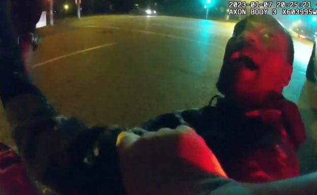 Los vídeos de la brutal paliza policial que dejó sin vida al afroamericano Tyre Nichols 