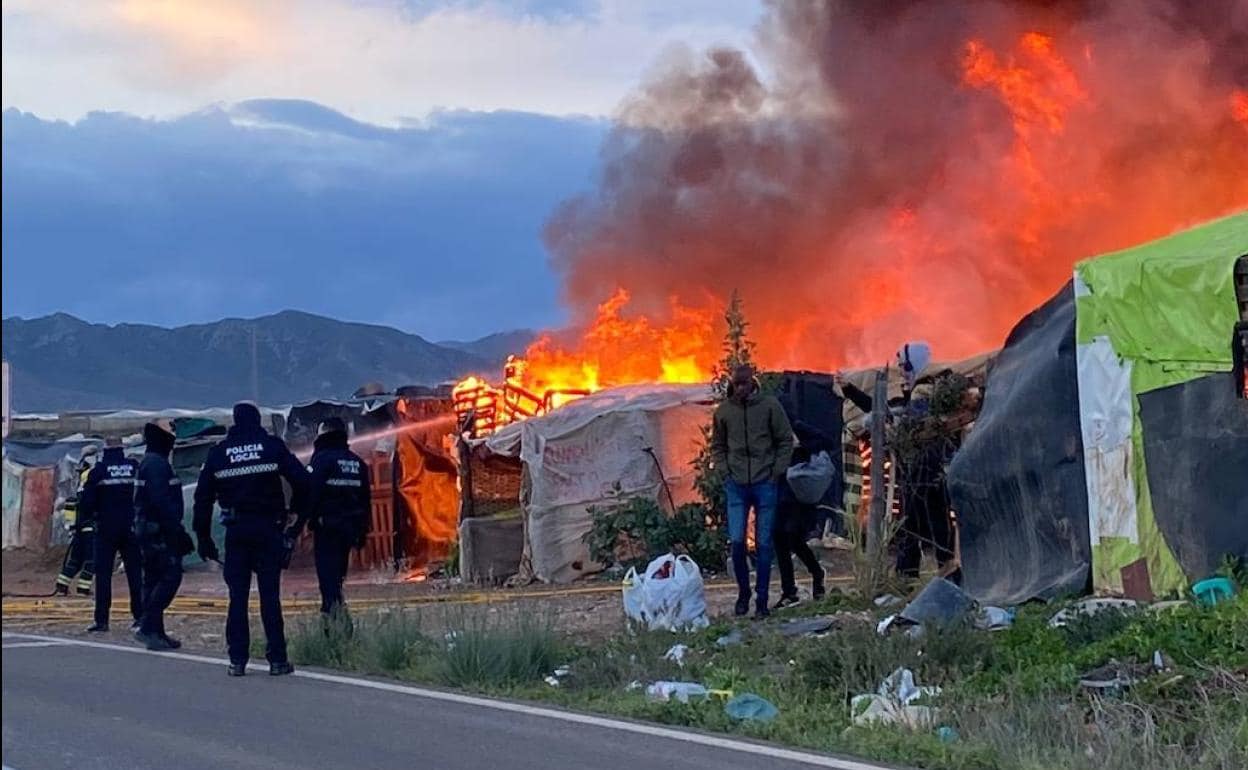 Incendio en el Walili este lunes.