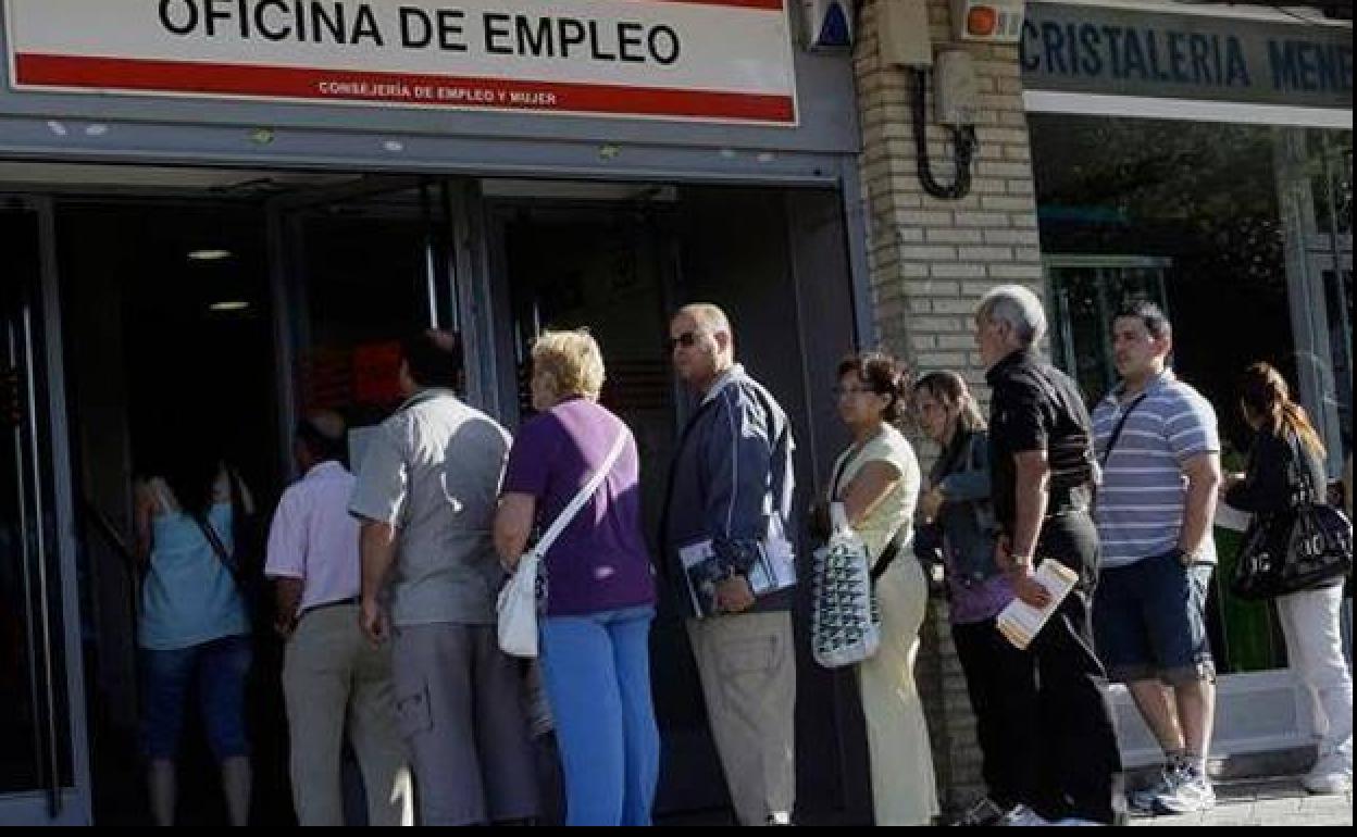 Aviso del SEPE a los trabajadores que quieren pedir el paro y aún tienen vacaciones