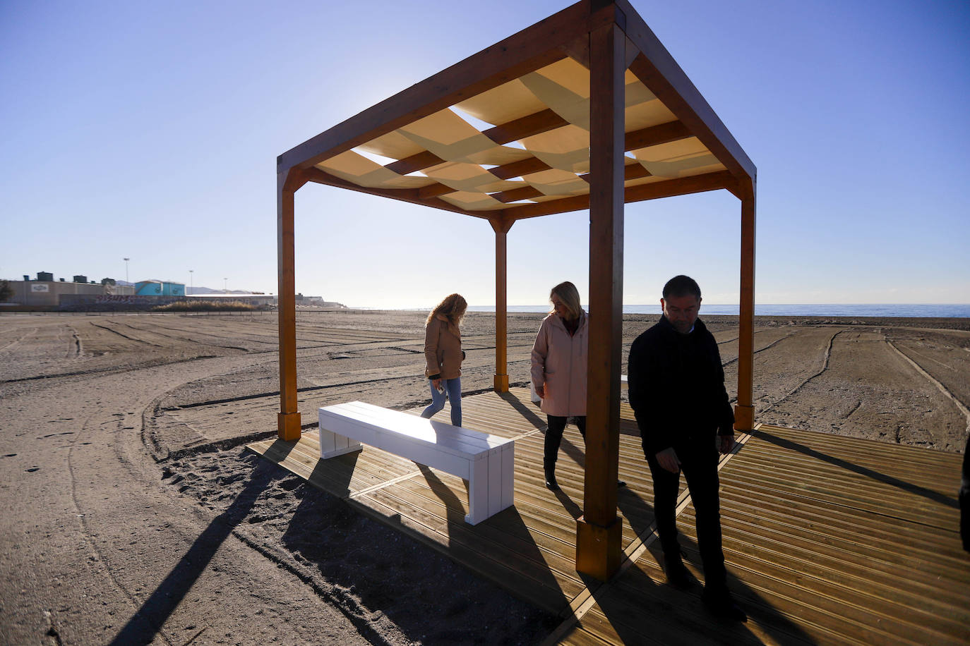 Imagen secundaria 2 - Motril amplía la senda litoral en Playa de Poniente y el límite con el puerto