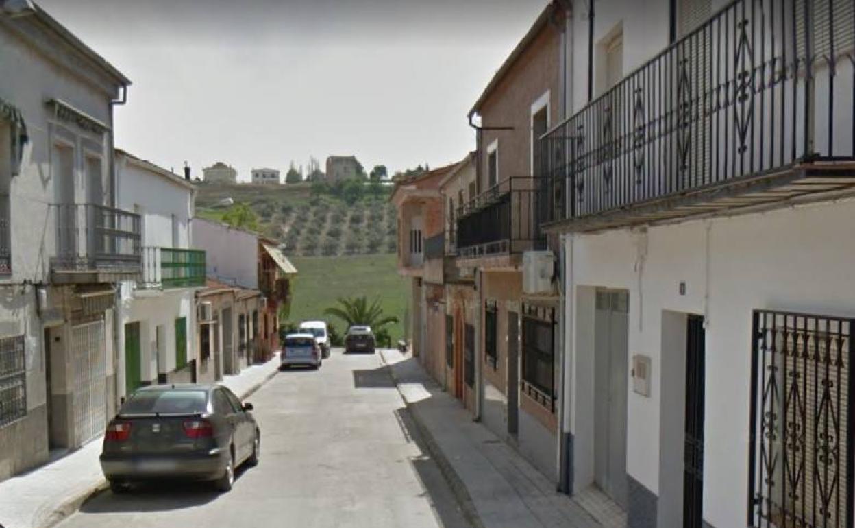 Zona acordonada en la calle El Greco, de Villanueva del Arzobispo. 