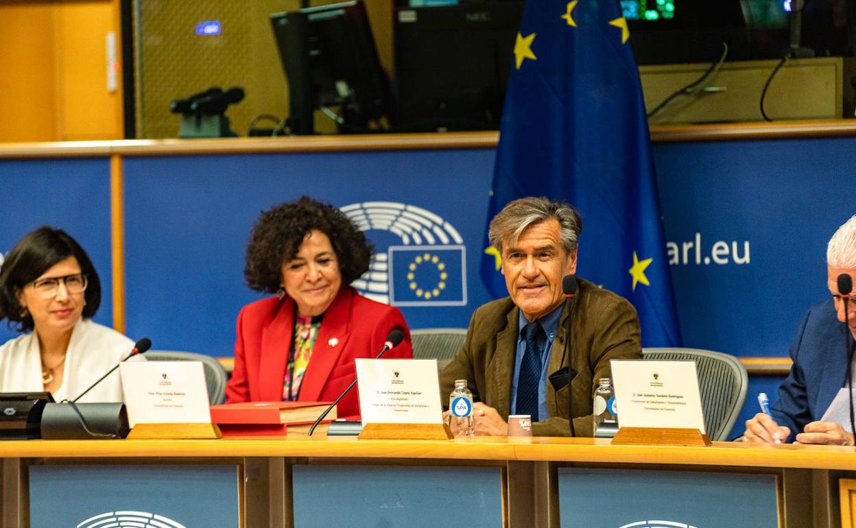 La UGR presenta su Programa Alumni y la Delegación Internacional Alumni en Bruselas