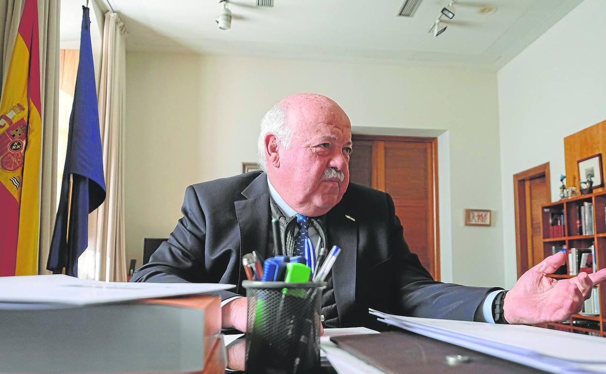 Jesús Aguirre, en su despacho de la Presidencia del Parlamento de Andalucía.