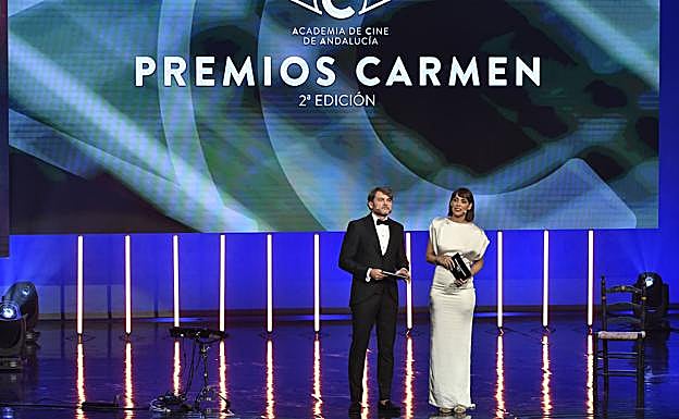 La actriz Belén Cuesta y el actor Salva Reina presentaron la II Gala de los Premios «Carmen» del cine andaluz. 