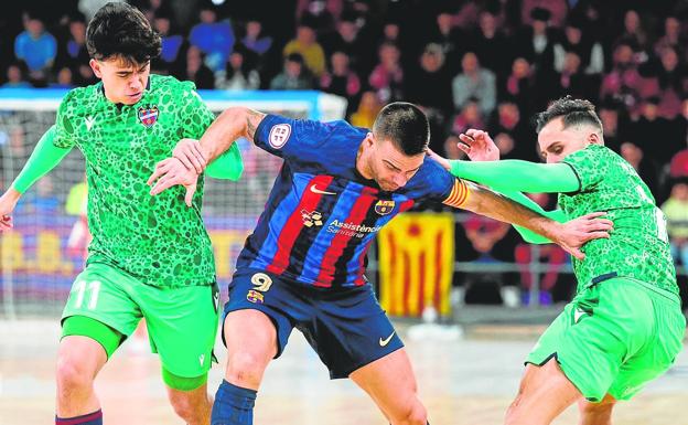 El 'búfalo' Sergio Lozano, capitán y alma de un Barcelona que acude sin una de sus estrellas, Dyego. 