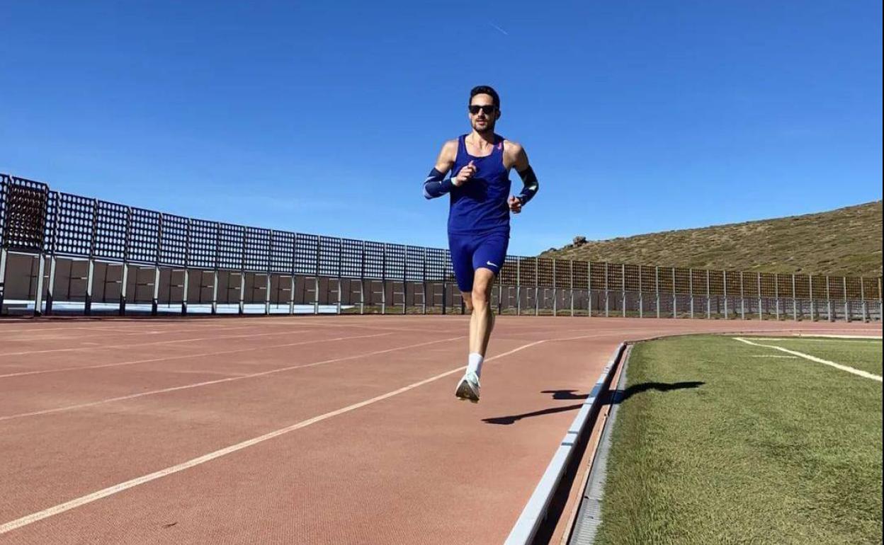Ignacio Fontes entrena al aire libre en el CAR de Sierra Nevada este invierno. 