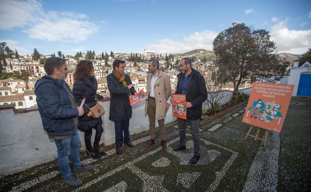 El alcalde de Granada, Paco Cuenca, junto a responsables municipales y de Inagra, este miércoles.