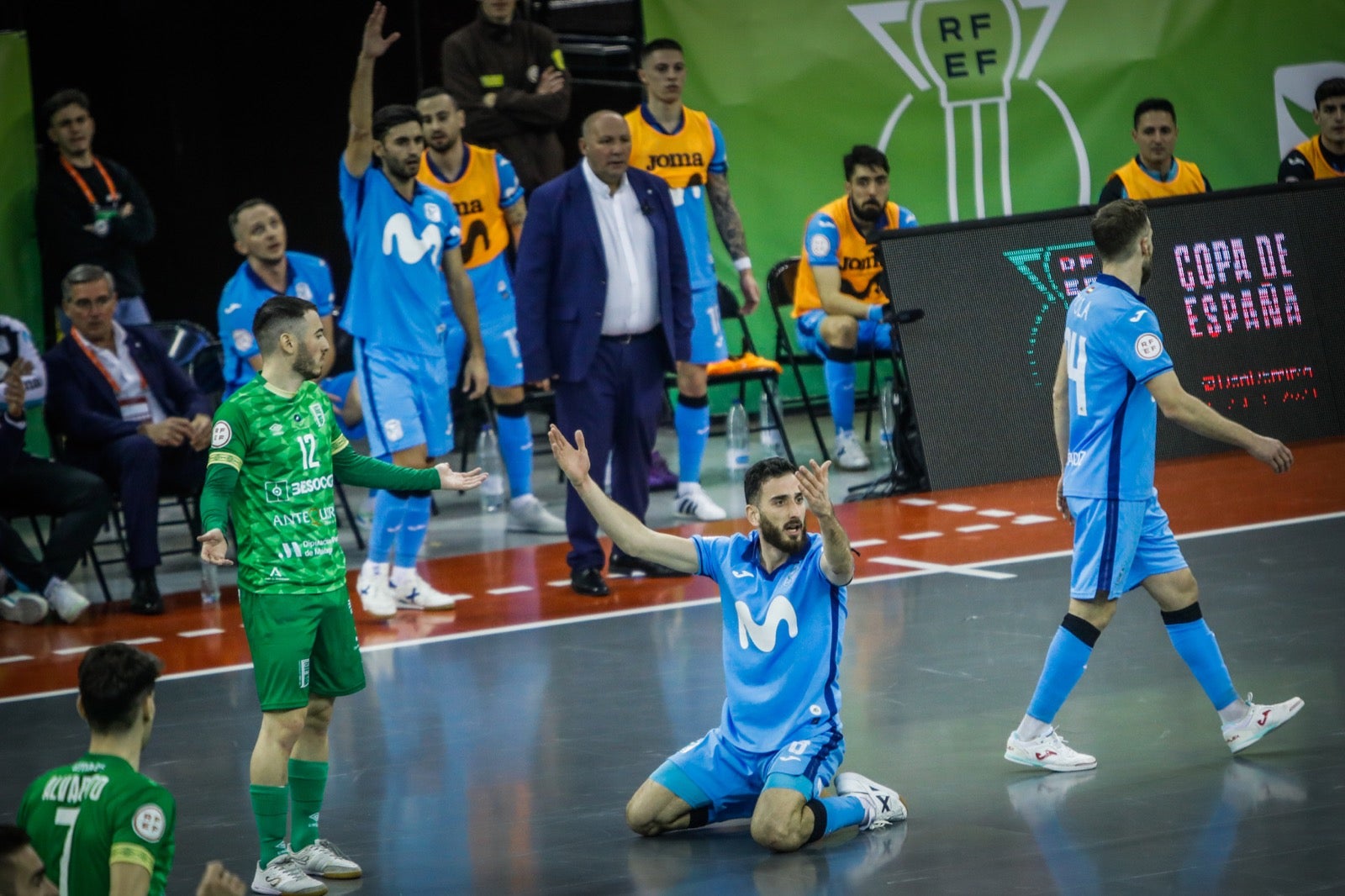 Momento del partido entre el Movistar y el Antequera.