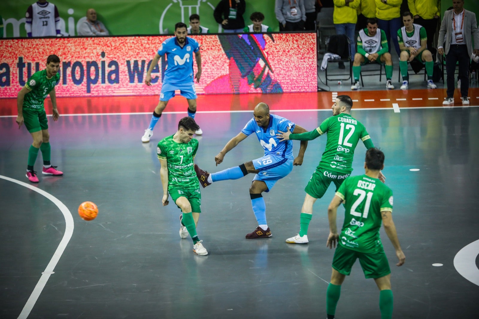 Momento del partido entre el Movistar y el Antequera.