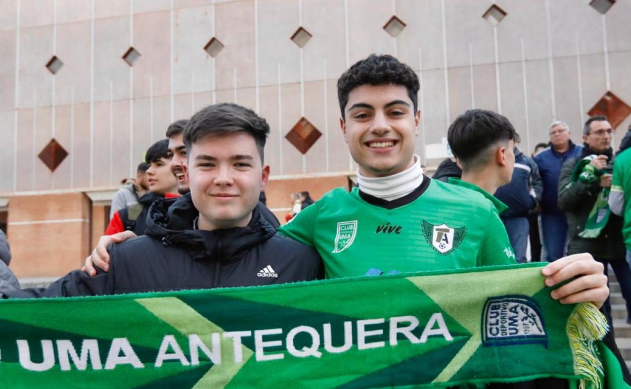 Pablo y Juandi presumen de su Antequera en el Palacio de Deportes.