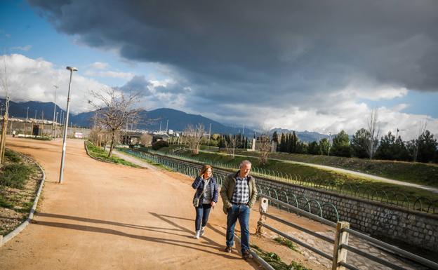 Imagen principal - El objetivo es convertir el cauce del río MOnachil en un parque fluvial biosaludable.