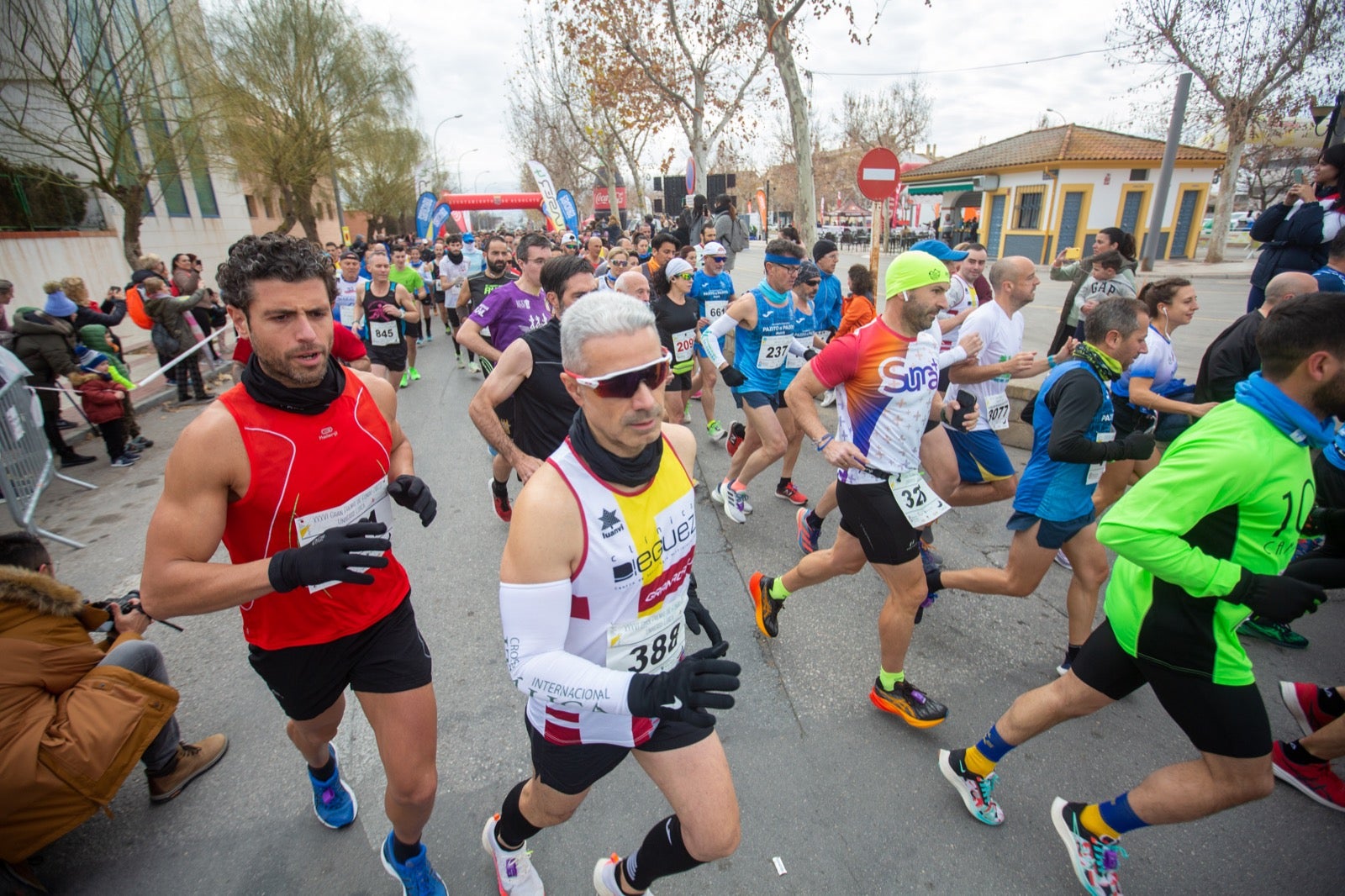 ientos de corredores participan en una de las grandes pruebas del Gran Premio de Fondo Diputación de Granada