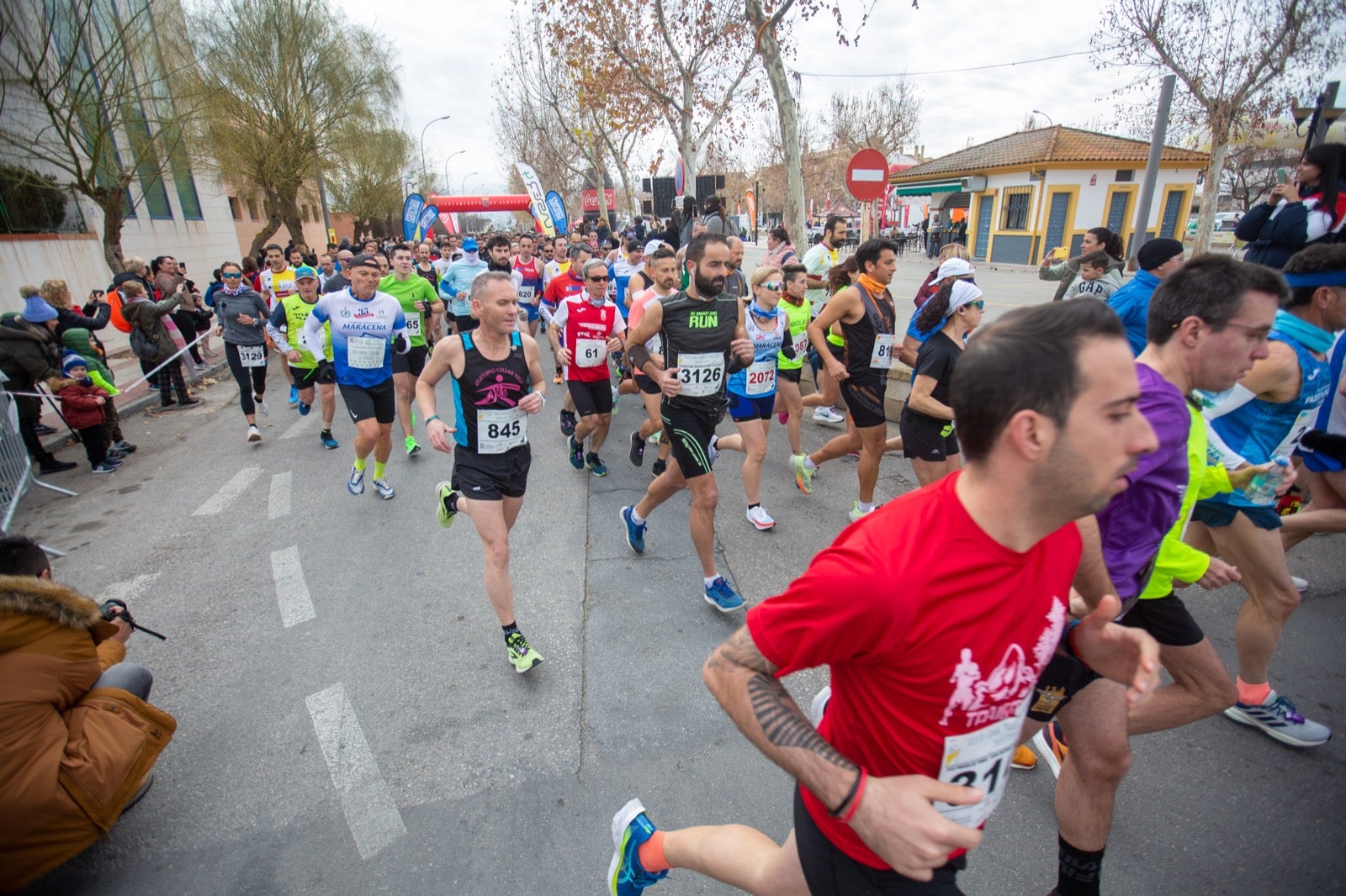 ientos de corredores participan en una de las grandes pruebas del Gran Premio de Fondo Diputación de Granada