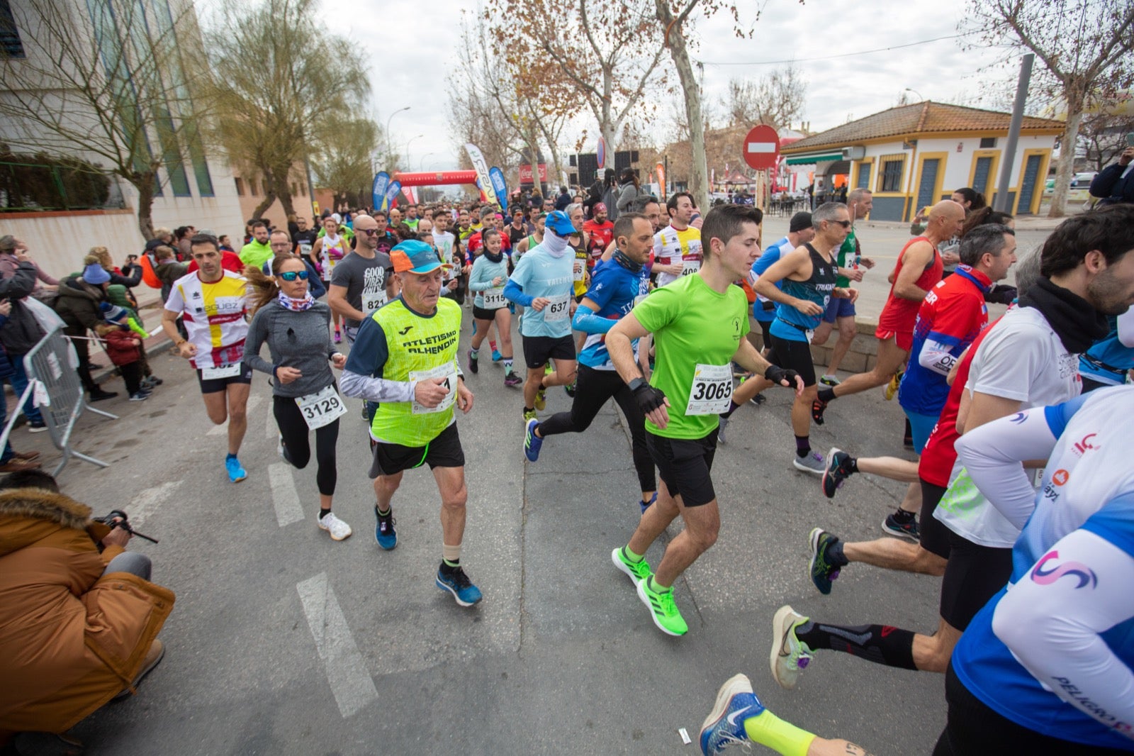 ientos de corredores participan en una de las grandes pruebas del Gran Premio de Fondo Diputación de Granada