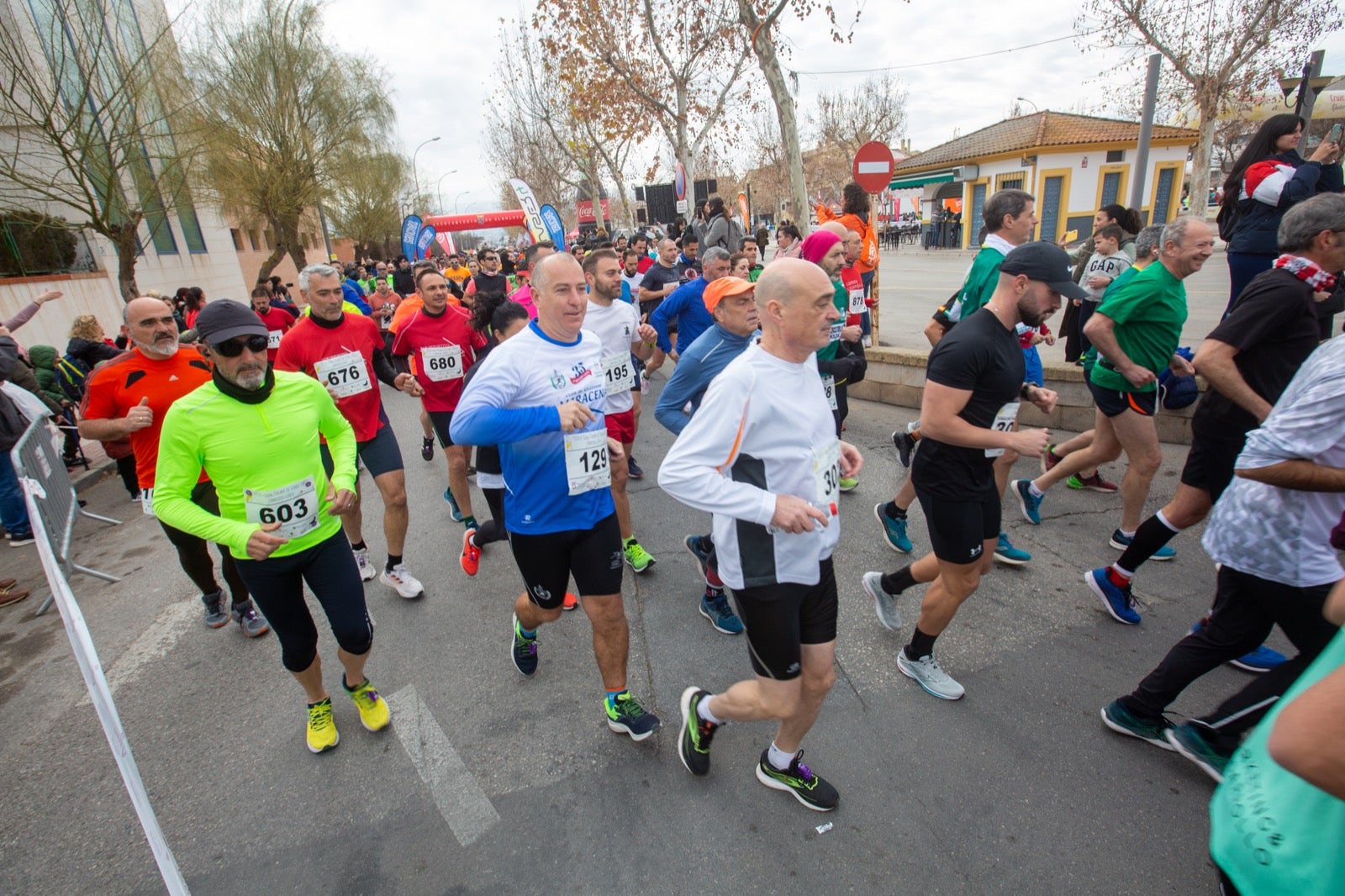ientos de corredores participan en una de las grandes pruebas del Gran Premio de Fondo Diputación de Granada