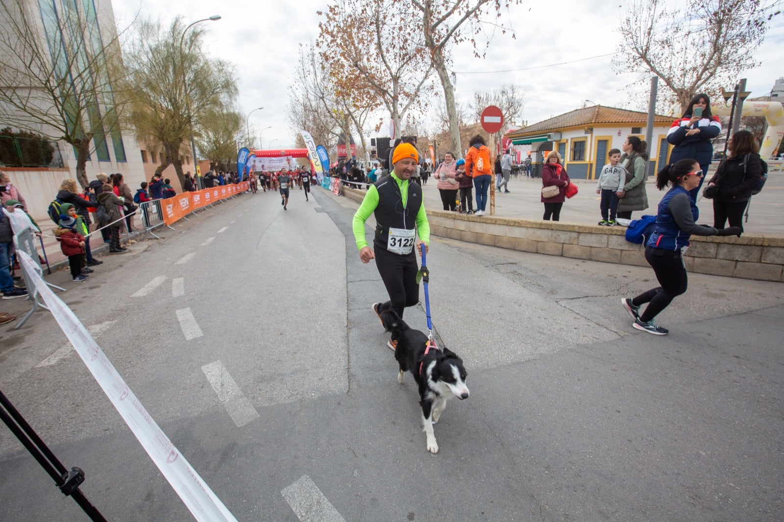 ientos de corredores participan en una de las grandes pruebas del Gran Premio de Fondo Diputación de Granada