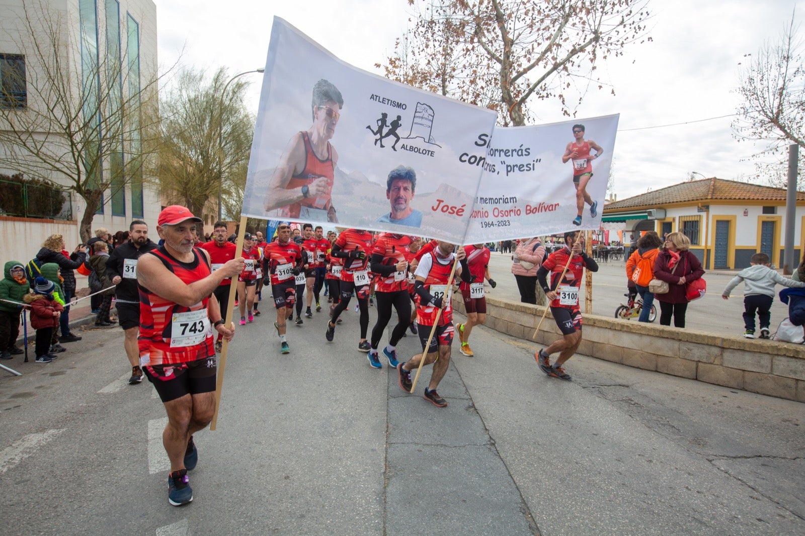 ientos de corredores participan en una de las grandes pruebas del Gran Premio de Fondo Diputación de Granada