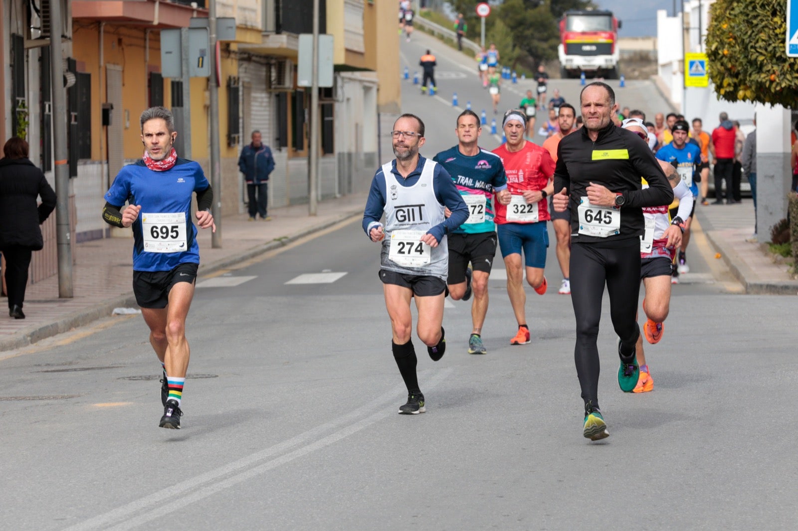 ientos de corredores participan en una de las grandes pruebas del Gran Premio de Fondo Diputación de Granada