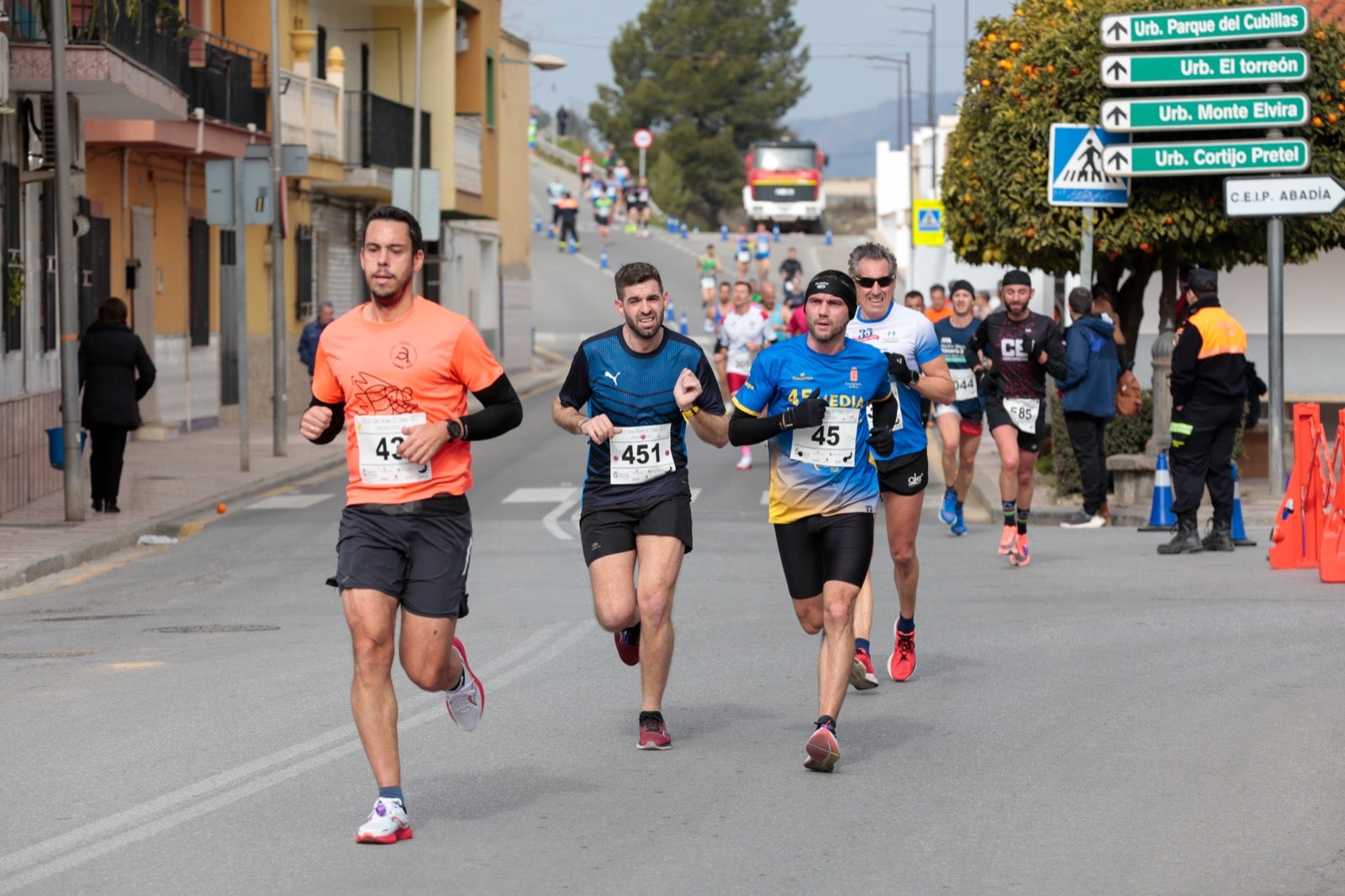 ientos de corredores participan en una de las grandes pruebas del Gran Premio de Fondo Diputación de Granada