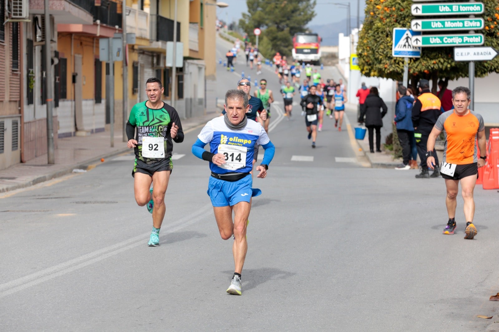 ientos de corredores participan en una de las grandes pruebas del Gran Premio de Fondo Diputación de Granada