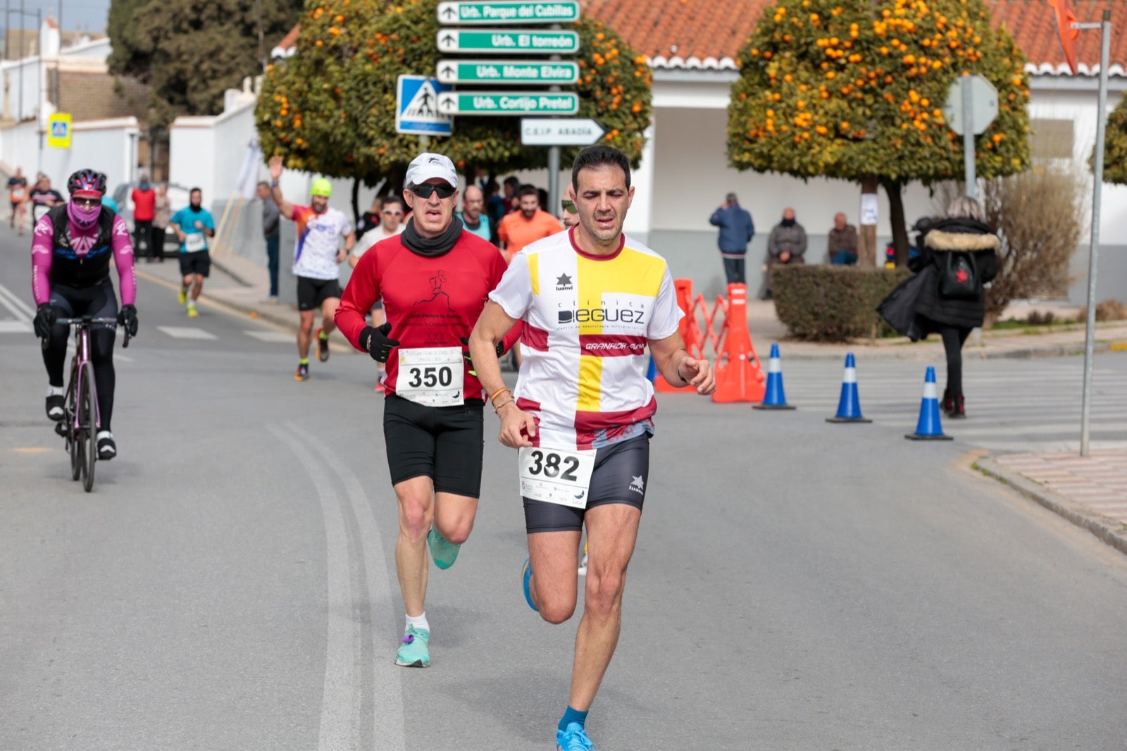 ientos de corredores participan en una de las grandes pruebas del Gran Premio de Fondo Diputación de Granada