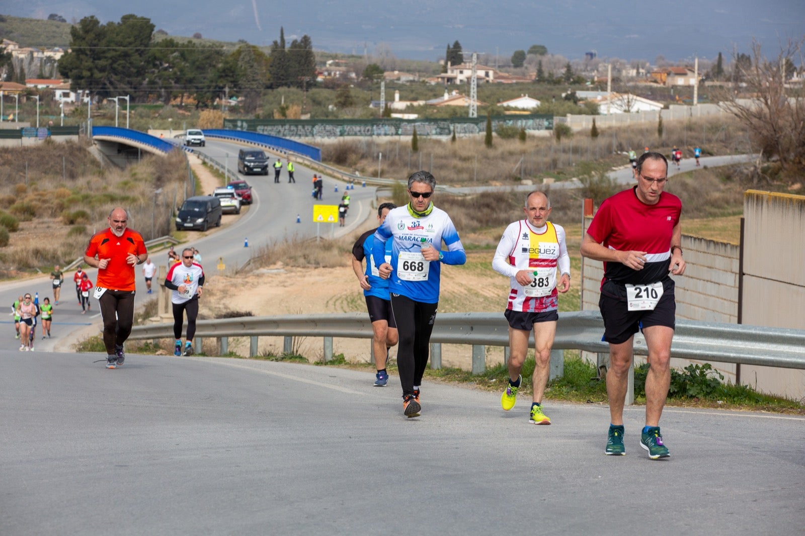ientos de corredores participan en una de las grandes pruebas del Gran Premio de Fondo Diputación de Granada