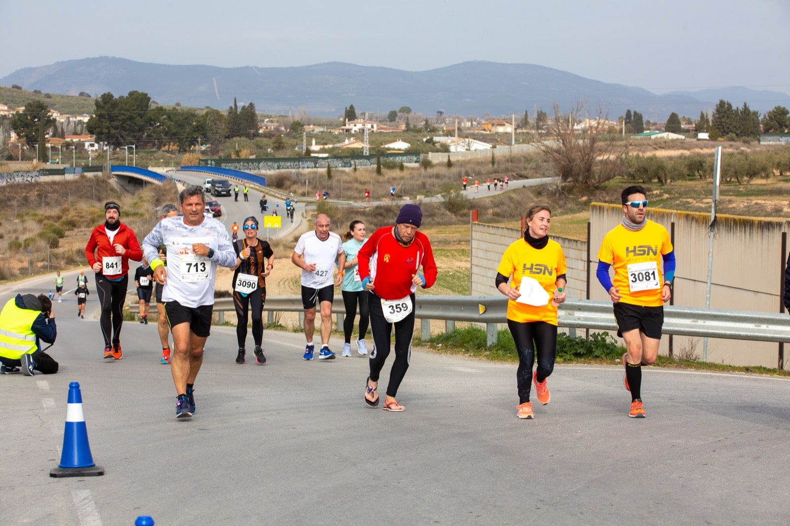 ientos de corredores participan en una de las grandes pruebas del Gran Premio de Fondo Diputación de Granada