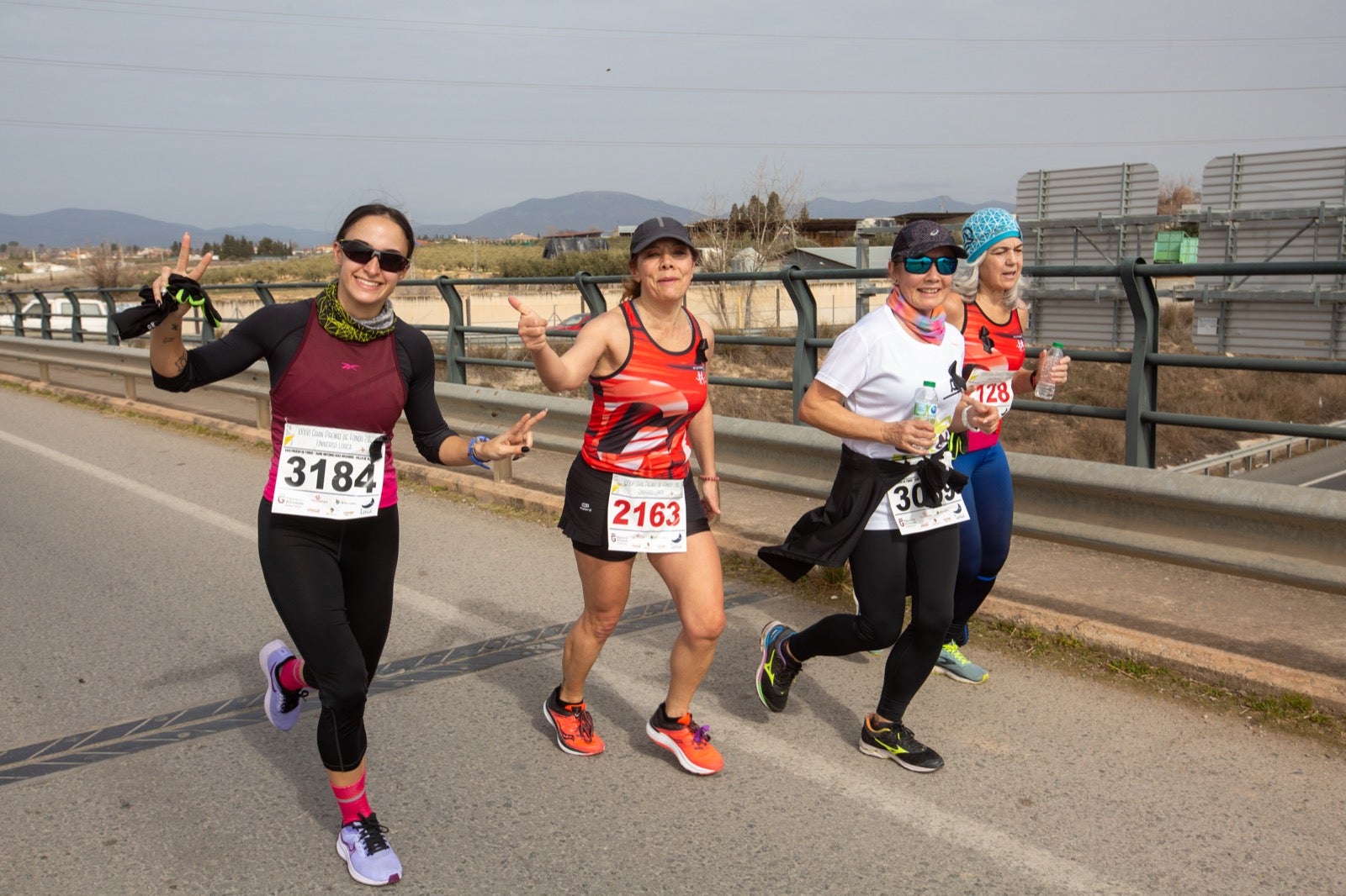 ientos de corredores participan en una de las grandes pruebas del Gran Premio de Fondo Diputación de Granada