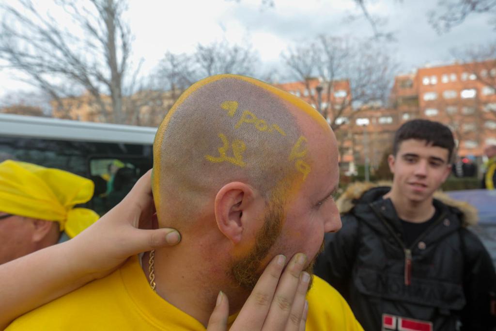 Miles de aficionados jienenses se desplazan a la ciudad granadina para vivir una cita histórica en la final de la Copa de España