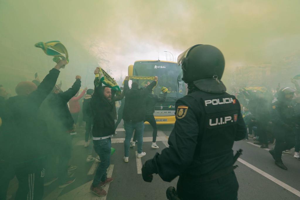 Miles de aficionados jienenses se desplazan a la ciudad granadina para vivir una cita histórica en la final de la Copa de España