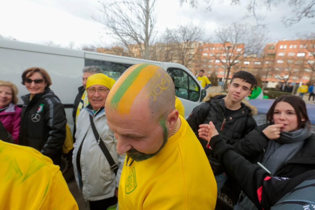 Miles de aficionados jienenses se desplazan a la ciudad granadina para vivir una cita histórica en la final de la Copa de España