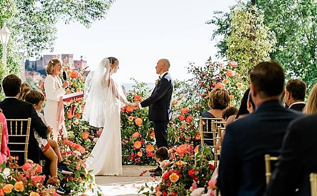 Imagen principal - Boda de Luis y Ángela en Granada en junio de 2022.