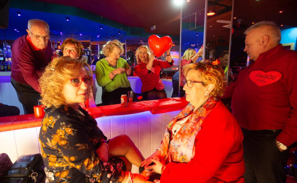 Uno de los grupos participantes en el evento celebrado en la discoteca Lady Winston de Churriana.