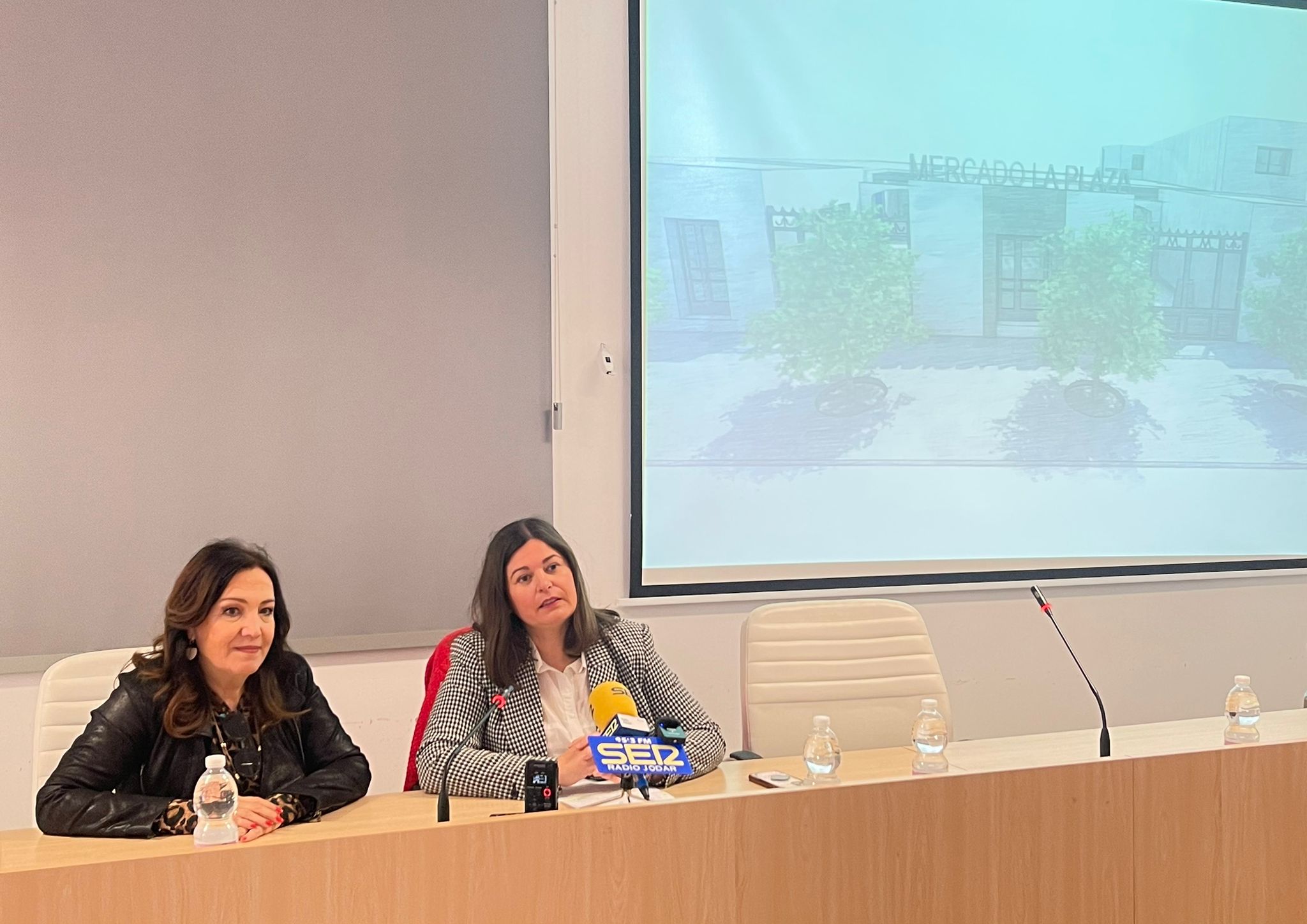 Catalina Madueño y María Teresa García. 