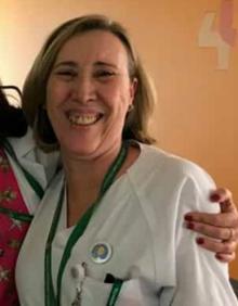 Imagen secundaria 2 - Marisol y sus compañeras. En la primera imagen, aparece a la derecha. En la segunda, a la izquierda. En la última, primer plano de la granadina.