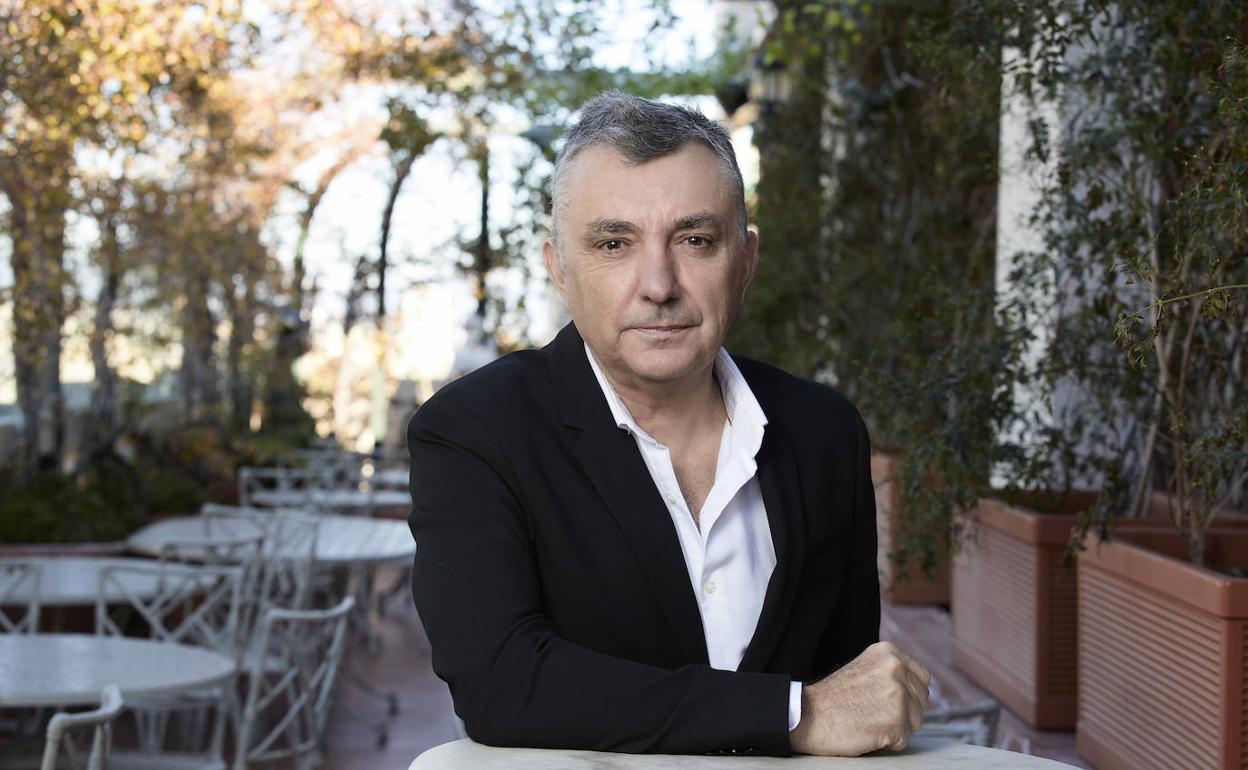 El escritor Manuel Vilas, invitado del Aula de Cultura de IDEAL. 