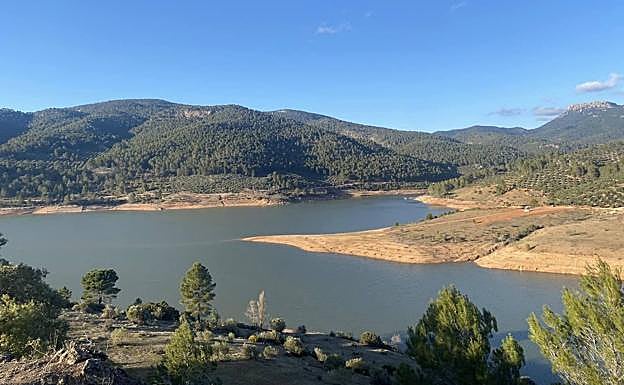 La presa de Siles pasa a ser también navegable. 