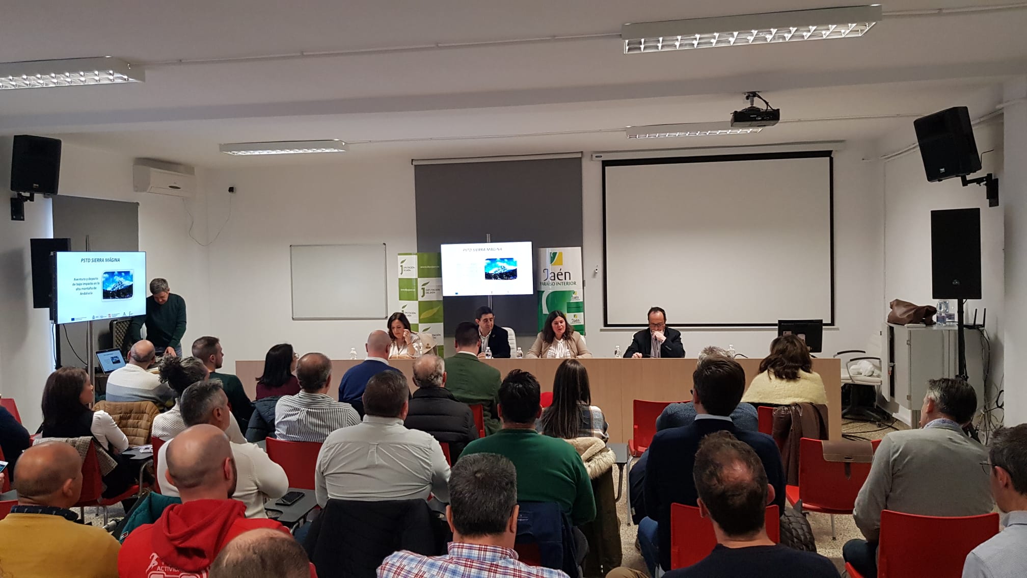 Presentación del Plan de Sostenibilidad en Jódar con la presencia de la subdelegado del Gobierno Catalina Madueño y el delegado de Turismo, Deportes y Cultura, José Ayala.