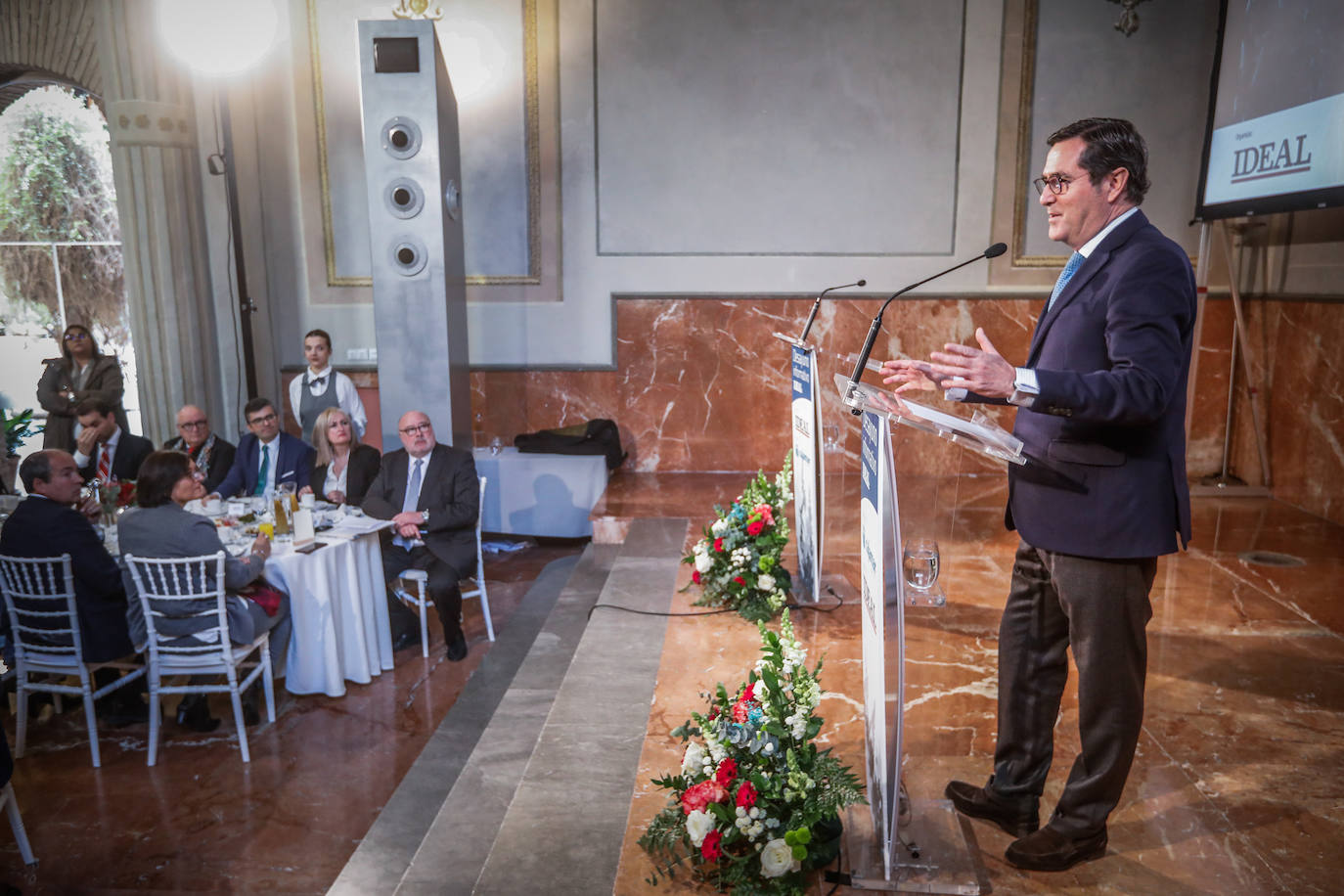 Momento del desayuno informativo organizado por IDEAL con el patrocinio de Cajamar y Antonio Garamendi como invitado.